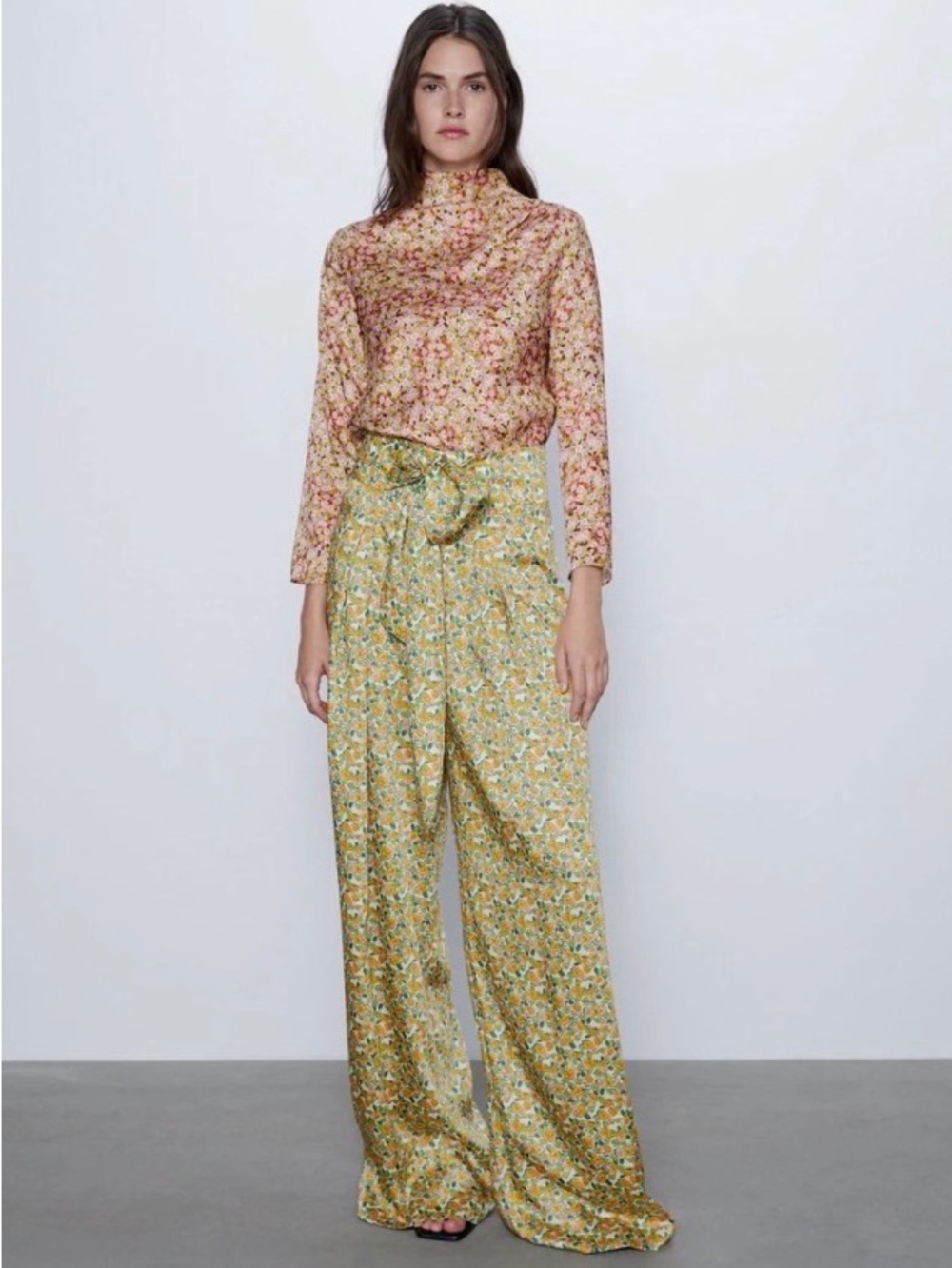 ✨ Zara floral print wide leg satin pants with a tie waist